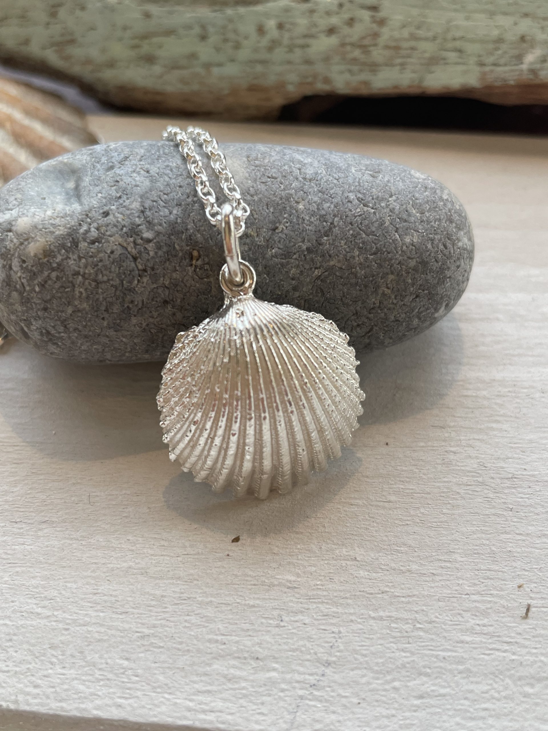 sterling silver small clam pendant