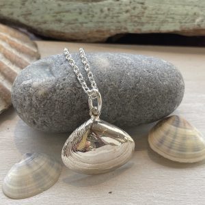 Clam Tec Tec Pendant