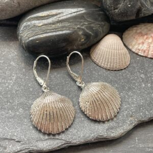 Clam Small Drop Earrings