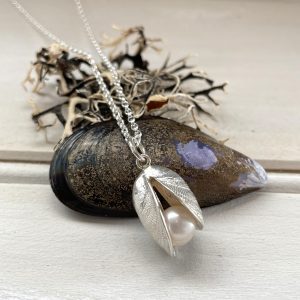 Mussel Pendant with Pearl